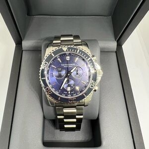 Victorinox - Maverick Chrono , model 241689
New with box and warranty book